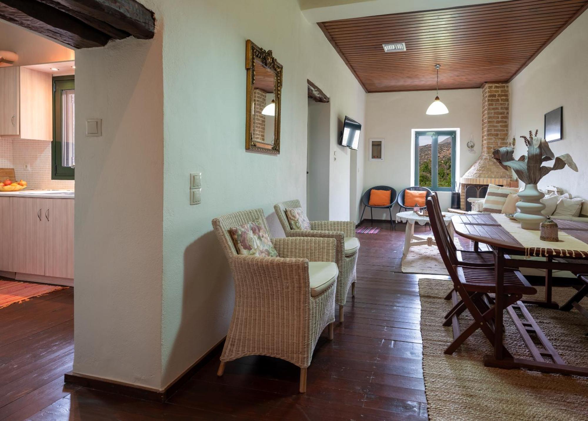 Ornus Traditional House Orne Exterior foto